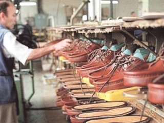 Zylbersztein: "En el rubro industrias los más afectados fueron indumentaria, marroquinería y calzados. En materia comercial, gastronomía".