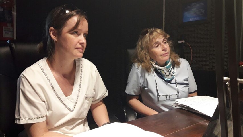 Patricia O´Connor y Analia Marcovih, del Colegio de Kinesiólogos, visitaron Radio Libertad.
