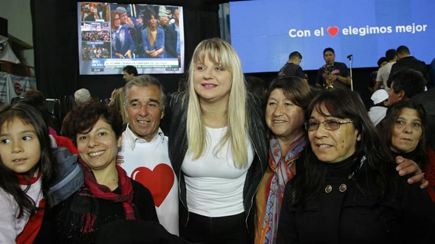 La candidata del FCMM denunció que hubo "secuestros" de carteles en Sáenz Peña. 