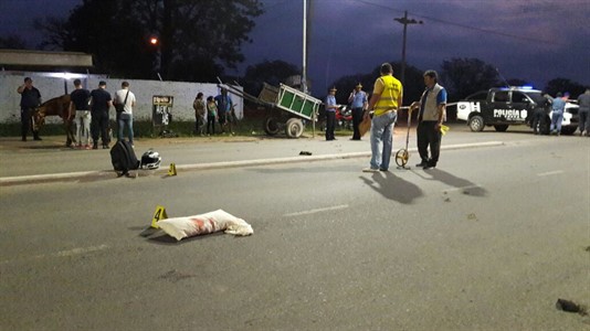 Trágica escena en la avenida Alvear. (Foto: Prensa Policía del Chaco)