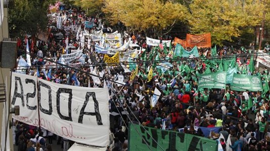 La crisis en Santa Cruz es fuerte, las protestas se multiplican en reclamo del pago de salarios.
