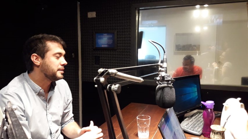 Sebastián Benítez Molas visitó los estudios de Radio Libertad.