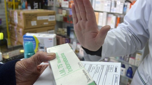 Continúa suspendida la venta de medicamentos en todo el país por falta de pago.