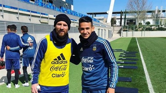 El misionero que adoptó Corrientes es actualmente jugador de Taller y comparte entrenamientos con Leonel Messi. 