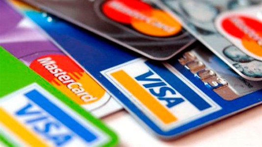 "Hay 14 bancos que son dueños de una empresa por lo cual tienen el monopolio de las tarjetas de crédito en la Argentina", informó González.