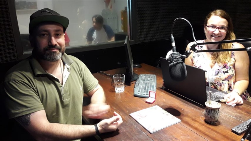 Suárez López visitó el estudio de Radio Libertad. 