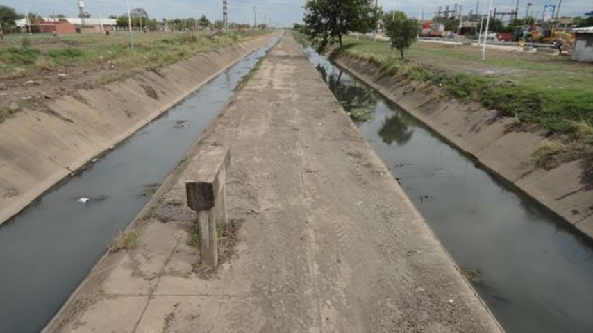 El canal 16 corre en paralelo al canal de la avenida Soberanía Nacional (foto), dos kilómetros más al sur.