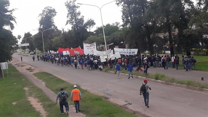 La marcha cuando comenzaba a gestarse, en Sáenz Peña. (Foto: Diario Chaco)