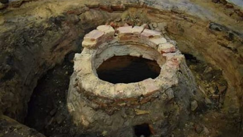 El "pozo de agua" descubierto debajo de la primera iglesia de Goya tendría al menos 150 años.