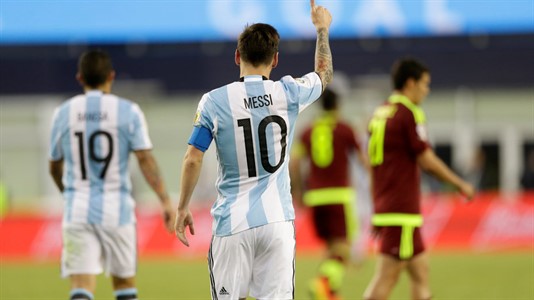 Todas las esperanzas del país puestas en Messi, una vez más.