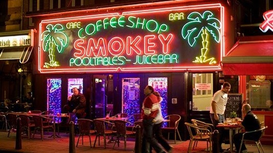 Uno de los famosos coffee shops de Amsterdam.