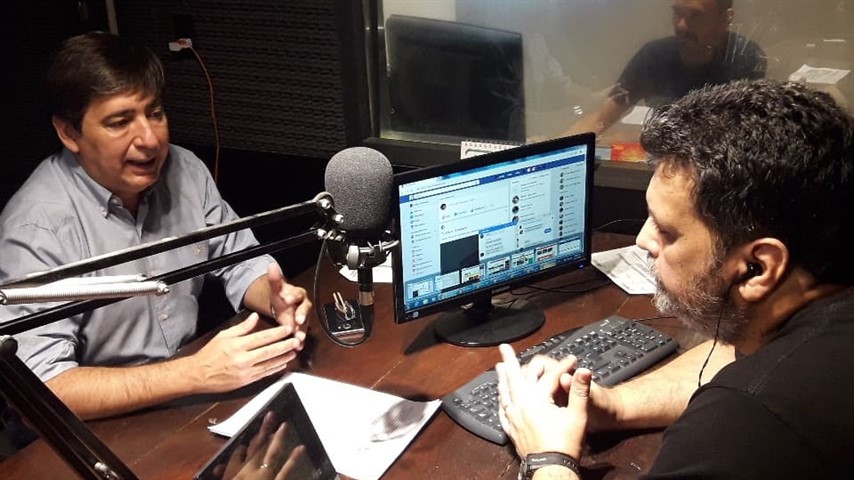 Gustavo pasó por los estudios de Radio Libertad.